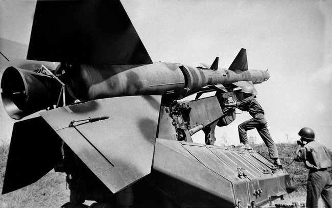 Pháo đài bay B-52 đầu tiên bị Việt Nam bắn rơi đầu tiên khi nào? - Ảnh 12.
