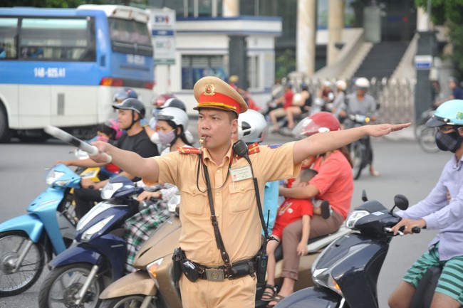 Thí điểm điều chỉnh giao thông nút giao Phạm Hùng - Nguyễn Hoàng - Tôn Thất Thuyết - Ảnh 1.