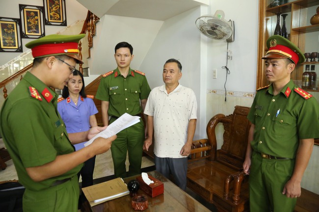 Khởi tố, bắt tạm giam Giám đốc Trung tâm đăng kiểm xe cơ giới 85-02D ở Ninh Thuận - Ảnh 1.