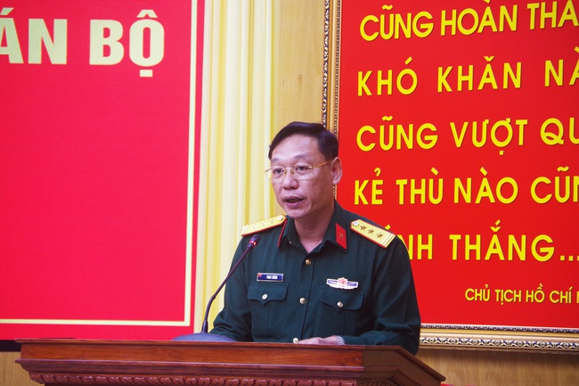 Bộ Quốc phòng bổ nhiệm Chỉ huy trưởng và Tham mưu trưởng Bộ Chỉ huy quân sự Thừa Thiên Huế  - Ảnh 2.
