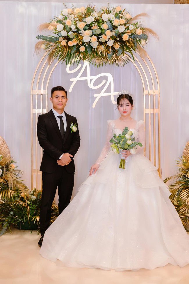 Đám cưới có cả &quot;nghé&quot; của cựu đội phó U23 Việt Nam - Ảnh 8.