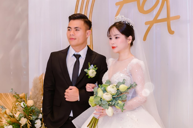 Đám cưới có cả &quot;nghé&quot; của cựu đội phó U23 Việt Nam - Ảnh 9.