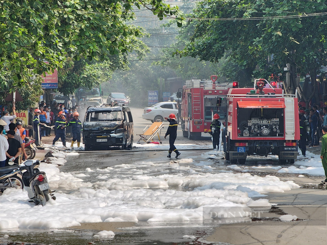 Điện Biên: Một xe cấp cứu bị cháy rụi do phát nổ bình oxy   - Ảnh 1.