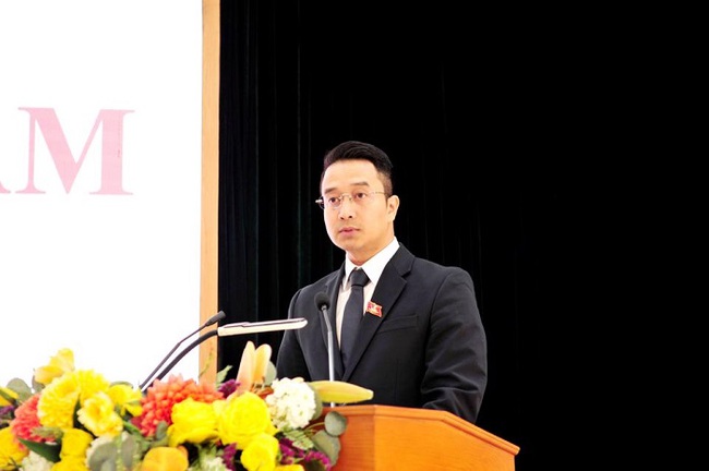 Ông Trịnh Hoàng Tùng được bầu làm Phó Chủ tịch UBND quận Hoàn Kiếm - Ảnh 1.