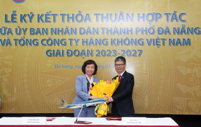 Vietnam Airlines hợp tác TP.Đà Nẵng phát triển hàng không, du lịch - Ảnh 1.