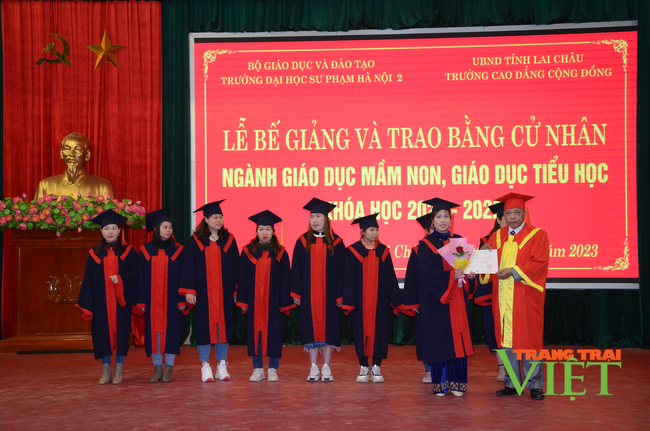 Lai Châu: Trao bằng cử nhân cho 202 giáo viên mầm non, tiểu học | Dân Việt