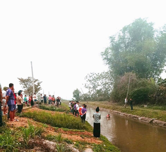 Điện Biên: Đi xe đạp ngã xuống kênh, hai cháu bé tử vong do đuối nước - Ảnh 1.