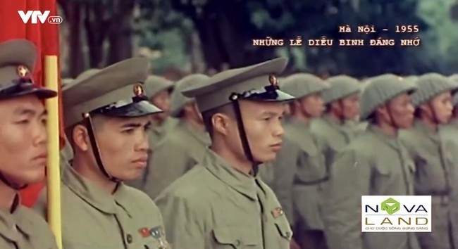Chiến sĩ Việt Nam oai hùng trong cuộc diễu binh sau ngày Giải phóng Thủ đô - Ảnh 4.