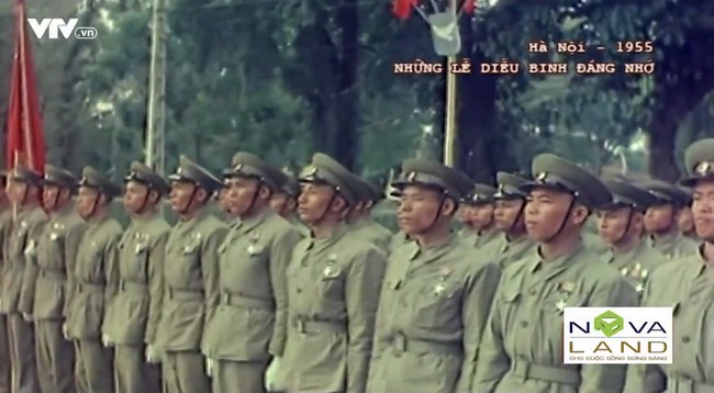 Chiến sĩ Việt Nam oai hùng trong cuộc diễu binh sau ngày Giải phóng Thủ đô - Ảnh 9.