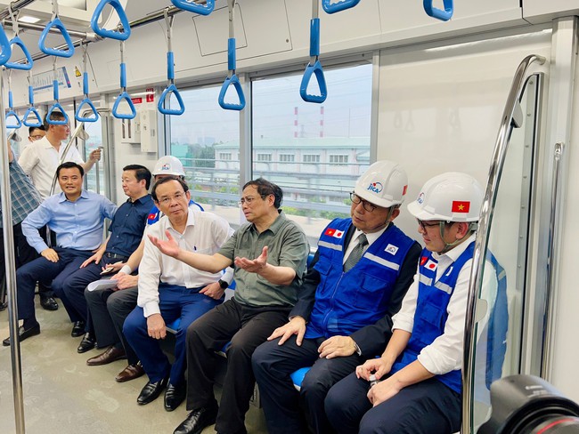Thủ tướng đi thử nghiệm tàu metro Bến Thành – Suối Tiên, thúc đẩy dự án nút giao thông lớn nhất TP.HCM - Ảnh 6.