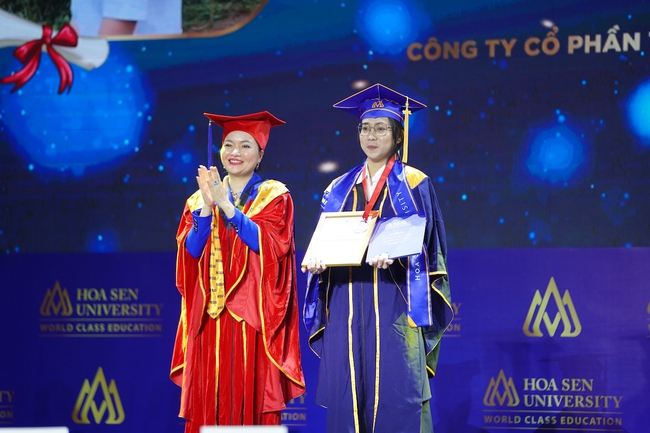 Đại học Hoa Sen tổ chức lễ tốt nghiệp lớn kỉ lục, trao bằng cho hơn 1.600 sinh viên - Ảnh 3.