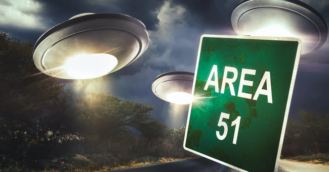 Sự thật đằng sau bí ẩn về người ngoài hành tinh ở Khu vực 51 - Ảnh 10.
