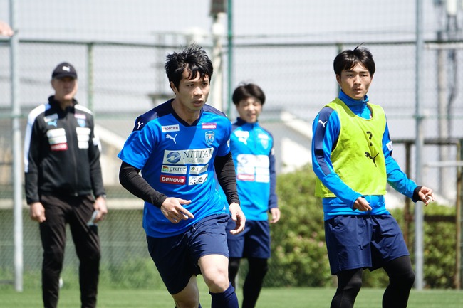Yokohama FC học theo Pau FC, dùng Công Phượng để &quot;câu&quot;... tương tác - Ảnh 3.