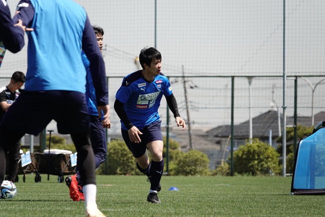 Yokohama FC học theo Pau FC, dùng Công Phượng để &quot;câu&quot;... tương tác - Ảnh 6.