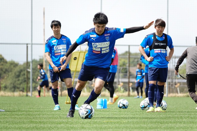 Yokohama FC học theo Pau FC, dùng Công Phượng để &quot;câu&quot;... tương tác - Ảnh 8.