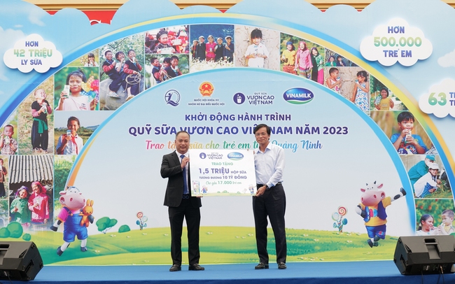 Vinamilk và Quỹ sữa Vươn cao Việt Nam khởi động hành trình năm thứ 16 tại Quảng Ninh - Ảnh 1.