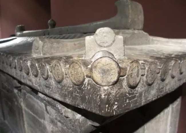 Mở mộ cổ Trung Quốc, ớn lạnh thấy quan tài khắc “4 chữ tử” - Ảnh 10.