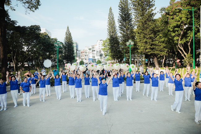 Värna tổ chức dã ngoại cho người trung và cao niên: Lan tỏa cảm hứng đến cộng đồng - Ảnh 1.