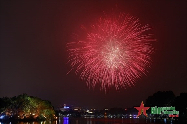 Thành phố Hồ Chí Minh bắn pháo hoa tại 2 điểm dịp lễ 30-4 - Ảnh 1.