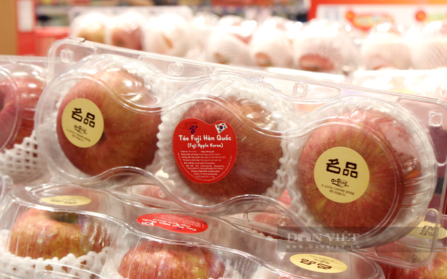 Táo Fuji tại siêu thị MM Mega Market An Phú (TP.Thủ Đức) đang được bán với giá 89.000 đồng/kg (khoảng 3 trái). Ảnh: Nguyên Vỹ