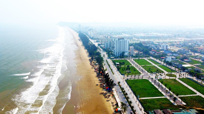 Thành phố biển Sầm Sơn trước đêm khai hội du lịch biển 2023 - Ảnh 9.