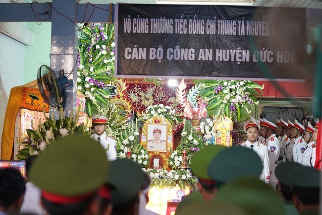 Long An: Trung tá CSGT Nguyễn Xuân Hào đã về với đất mẹ - Ảnh 1.