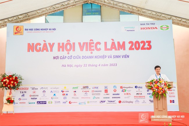 Gần 5.000 cơ hội việc làm cho sinh viên Hà Nội - Ảnh 1.