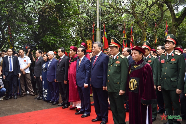 Chủ tịch nước Võ Văn Thưởng dự Lễ dâng hương Giỗ Tổ Hùng Vương năm Quý Mão - 2023 - Ảnh 1.