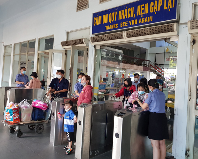 Ga Sài Gòn bán hơn 82.000 vé, đường sắt phục hồi nhờ du lịch - Ảnh 1.