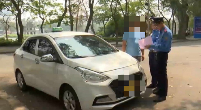 Hà Nội sẽ mạnh tay với các vi phạm trong hoạt động taxi - Ảnh 1.