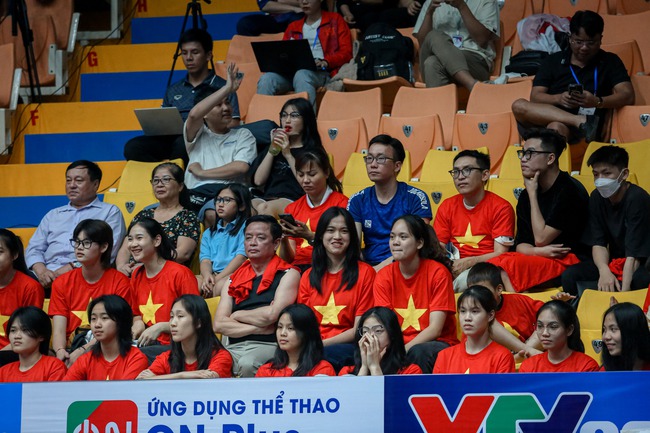 Bóng chuyền nữ Việt Nam thắng CLB của Trung Quốc, lập kỳ tích giải CLB châu Á - Ảnh 4.