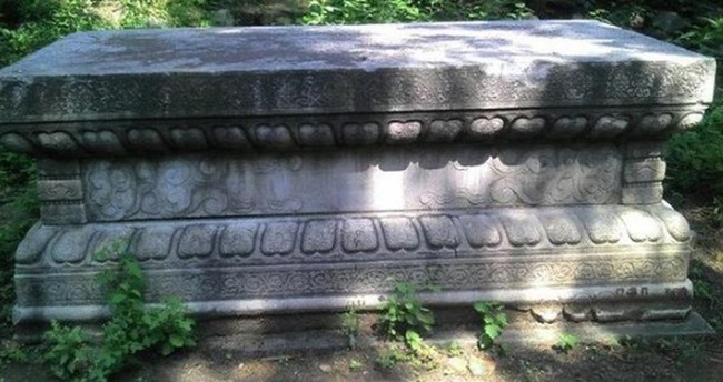 Bí ẩn bia mộ khắc “lời nguyền” 8 chữ... Càn Long không dám động tới - Ảnh 5.