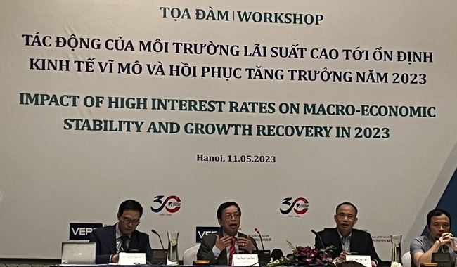 Môi trường lãi suất cao đang ảnh hưởng nặng và mạnh nhất đến năng lực cạnh tranh của Việt Nam - Ảnh 2.