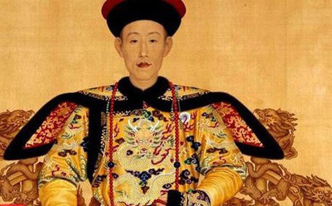 Vì sao long bào của hoàng đế Trung Quốc cả đời không giặt? - Ảnh 1.
