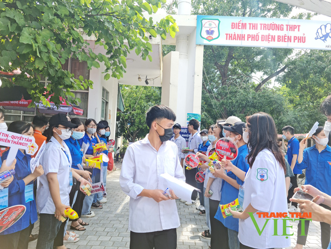 Điện Biên: Giúp học sinh vững tin bước vào kỳ thi THPT 2023 - Ảnh 3.