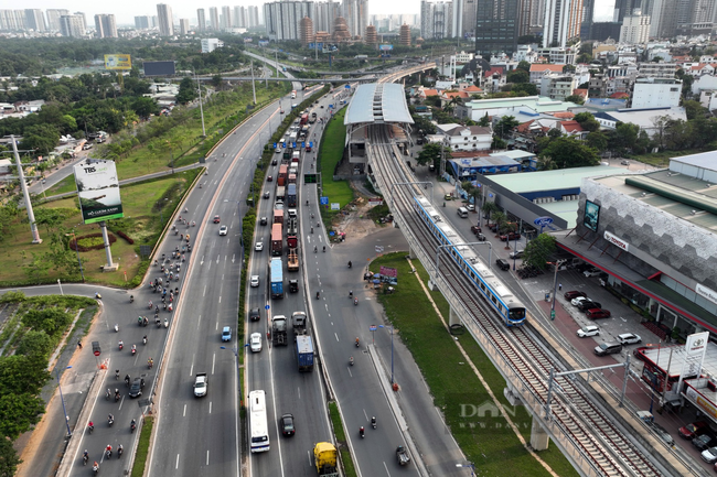 Nhiều người đưa ra ý kiến sau vụ một đoàn tàu của tuyến metro số 1 bị vẽ bậy - Ảnh 5.