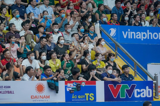 Chùm ảnh: ĐT bóng chuyền nữ Việt Nam quật ngã Thái Lan, vô địch châu Á - Ảnh 9.