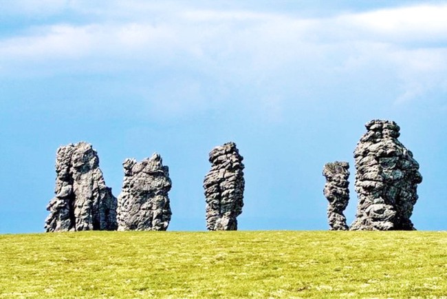 Người khổng lồ đá bí ẩn của nước Nga - Ảnh 1.