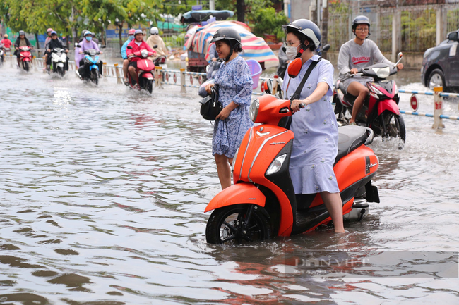 Mưa xuống, ngành điện TP.HCM tạm thu hồi thông báo cắt điện - Ảnh 3.