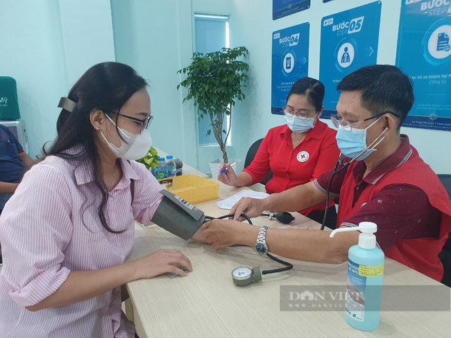 Đồng Nai: Bí thư Tỉnh ủy Nguyễn Hồng Lĩnh cùng nhiều lãnh đạo tham gia hiến máu tình nguyện  - Ảnh 4.