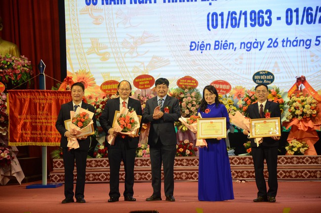 Điện Biên: Kỷ niệm 60 năm ngày thành lập ngành Giáo dục và Đào tạo - Ảnh 2. Điện Biên: Kỷ niệm 60 năm ngày thành lập ngành Giáo dục và Đào tạo - Ảnh 2.