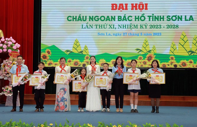 Sơn La có hơn 400.000 thiếu nhi được tuyên dương, công nhận danh hiệu Cháu ngoan Bác Hồ - Ảnh 3.