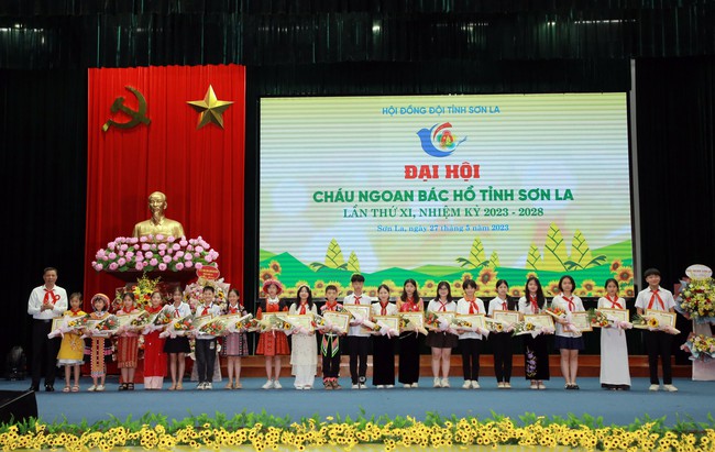 Sơn La có hơn 400.000 thiếu nhi được tuyên dương, công nhận danh hiệu Cháu ngoan Bác Hồ - Ảnh 3.