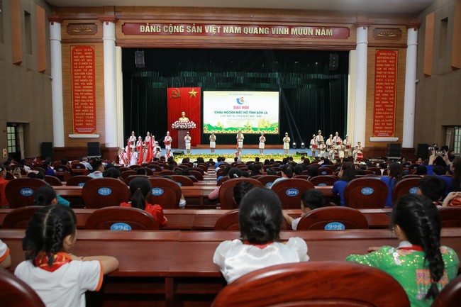 Sơn La có hơn 400.000 thiếu nhi được tuyên dương, công nhận danh hiệu Cháu ngoan Bác Hồ - Ảnh 1.