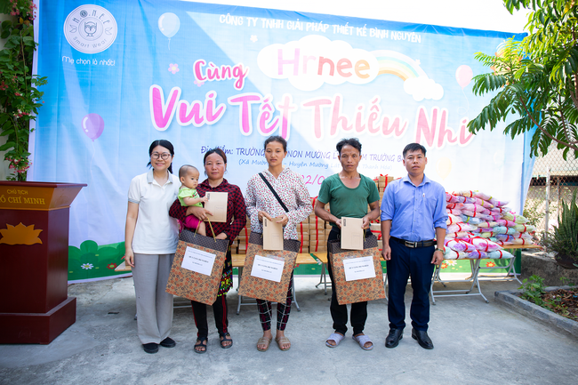 Tặng 263 suất quà cho trẻ em Mường Lát (Thanh Hóa) - Ảnh 10.