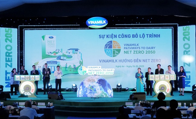 Vinamilk là công ty sữa đầu tiên tại Việt Nam có nhà máy và trang trại đạt chứng nhận trung hòa carbon - Ảnh 1.