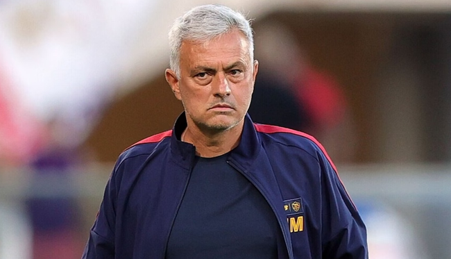 Sợ lộ bài, Mourinho yêu cầu tập kín trước chung kết - Ảnh 1.