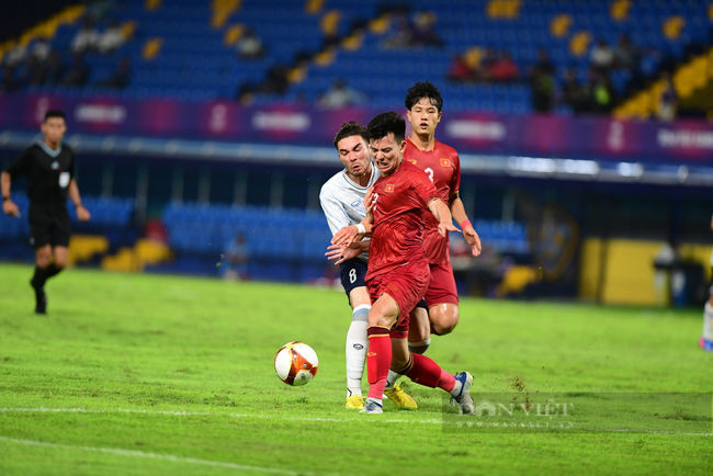 U22 Singapore &quot;chém đinh, chặt sắt&quot; đấu U22 Việt Nam và... cái kết - Ảnh 1.