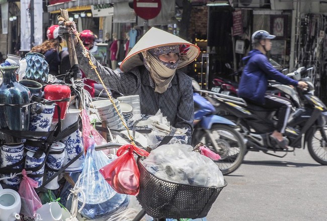 Nắng nóng ở Việt Nam lập kỷ lục mới, có nơi 44,1 độ C - Ảnh 1.
