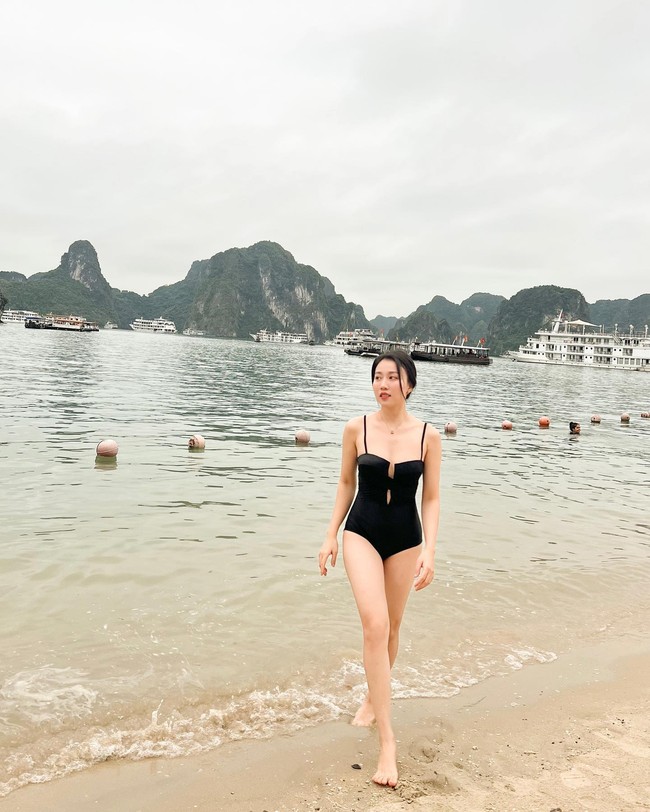Huỳnh Hồng Loan - bạn gái cũ Tiến Linh khoe dáng sexy với bikini màu vàng - Ảnh 8.